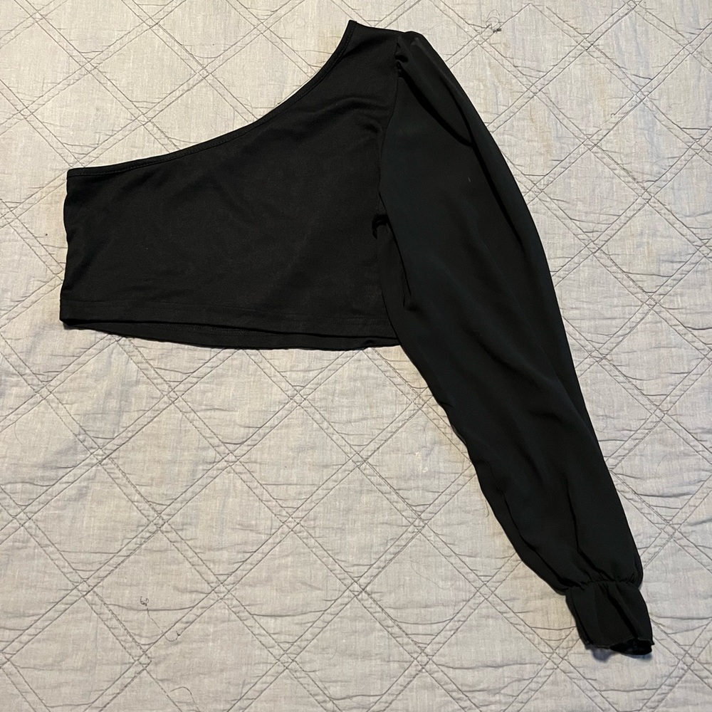 crop top with long sleeve mesh arm